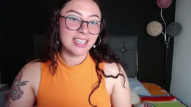 Snapshot of nicolee_8 chatting on October 9, 2:43 pm nicolee 8 online show from October 9, 2:43 pm