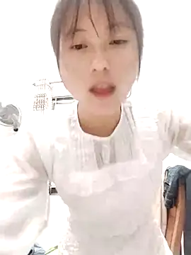 Snapshot of linda_bae00 chatting on October 14, 9:45 am linda bae00 online show from October 14, 9:45 am