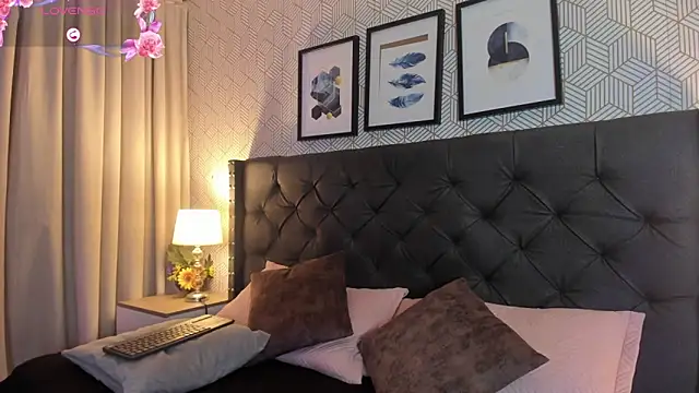Snapshot of celeste__clark chatting on September 27, 12:34 pm celeste clark online show from September 27, 12:34 pm
