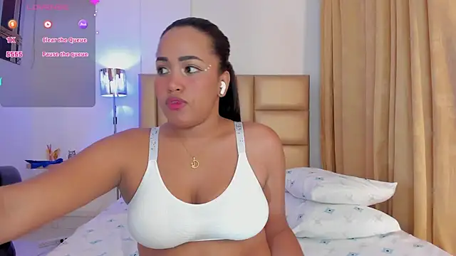 Snapshot of Princess_Brunette chatting on September 15, 8:49 pm Princess Brunette online show from September 15, 8:49 pm