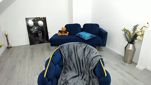 Ranya Evy online show from September 24, 7:02 pm