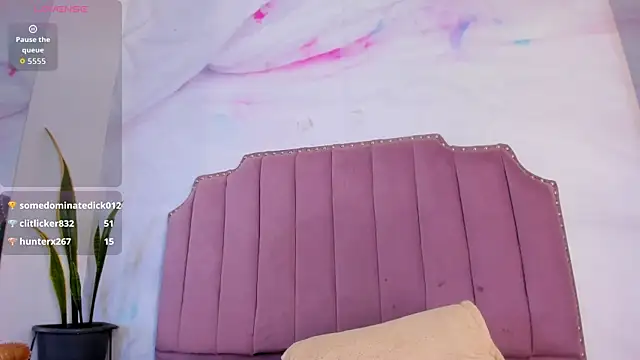 Roxy Medina online show from March 22, 8:31 am