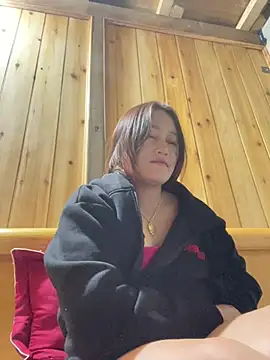 phungtiti online show from March 7, 2:46 pm