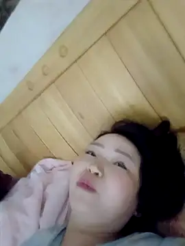 Snapshot of lingling5200 chatting on October 3, 2:27 am lingling5200 online show from October 3, 2:27 am