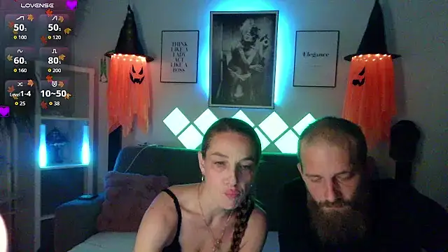 Snapshot of XBellaXundXUweX chatting on October 17, 7:28 pm XBellaXundXUweX online show from October 17, 7:28 pm