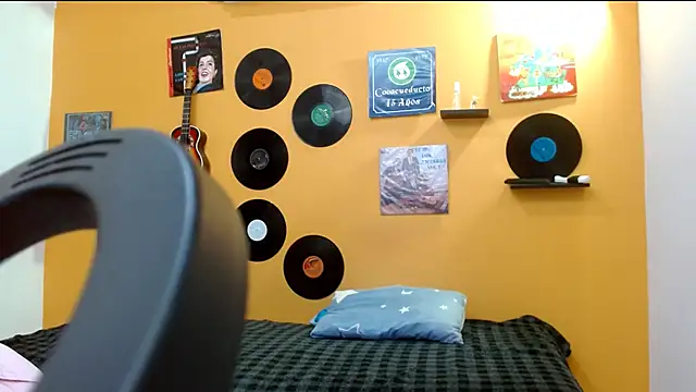 skinnyverus18 online show from December 3, 6:54 pm