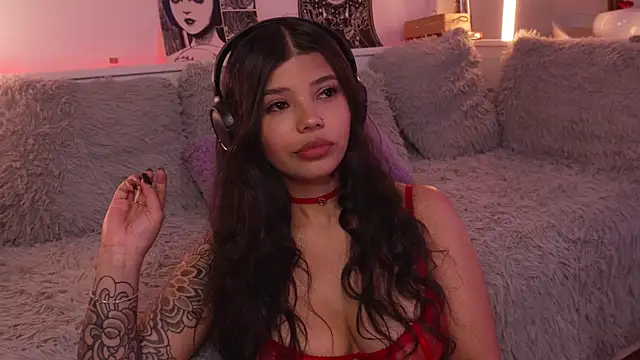 sophieee art online show from March 27, 4:47 am