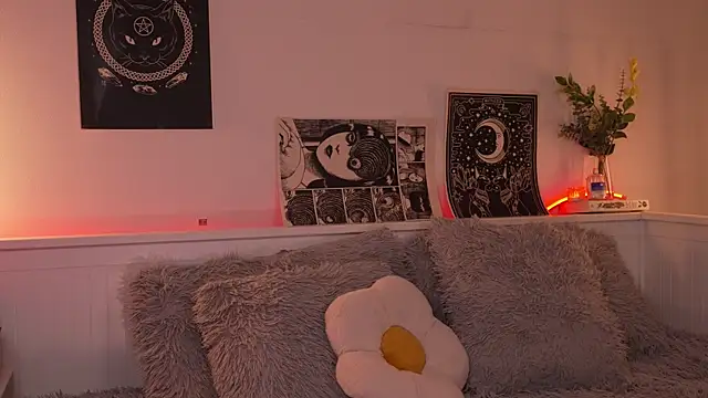 sophieee art online show from November 22, 11:07 pm