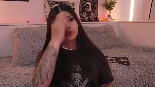 sophieee art online show from November 25, 8:31 pm