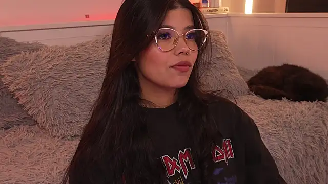 sophieee art online show from January 8, 4:49 am