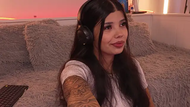 sophieee art online show from January 15, 9:10 pm