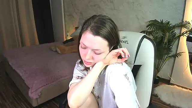 Lunar Lily online show from September 17, 5:49 am