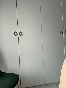 TenderLaGlamor online show from December 16, 1:06 pm