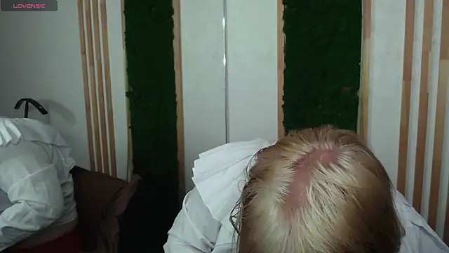 Amanda Butlerr online show from July 18, 3:25 pm