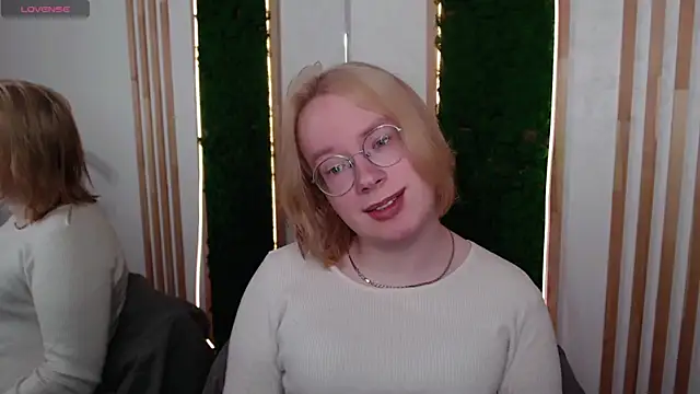 Amanda Butlerr online show from July 23, 4:15 pm