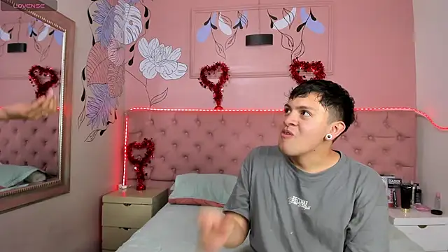 Snapshot of Ethan_N_Abby chatting on October 6, 8:24 pm Ethan N Abby online show from October 6, 8:24 pm