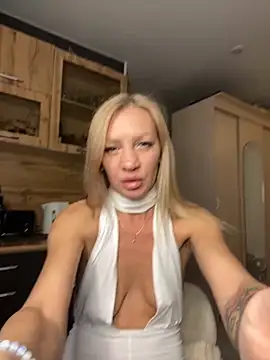 Snapshot of Bellissa_ chatting on October 9, 6:34 pm Bellissa online show from October 9, 6:34 pm