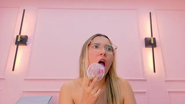 MaddieTease online show from January 6, 5:38 pm