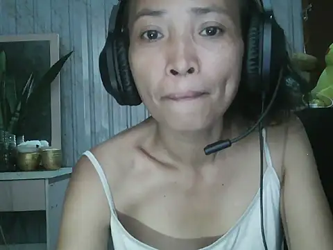 Snapshot of pinayhotii chatting on September 19, 10:31 pm pinayhotii online show from September 19, 10:31 pm