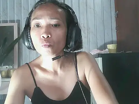 Snapshot of pinayhotii chatting on October 11, 10:23 pm pinayhotii online show from October 11, 10:23 pm