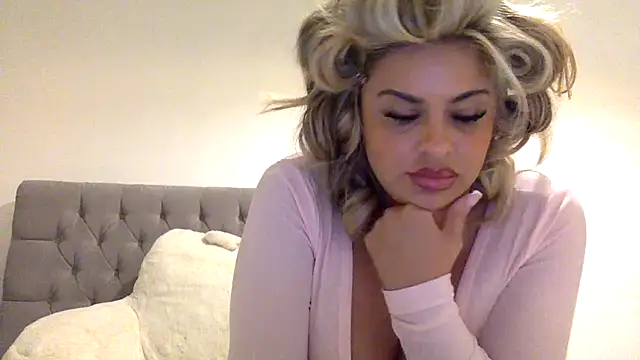 Miss Mami online show from October 26, 12:06 am