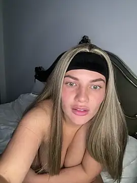 little lola x online show from October 25, 8:05 pm