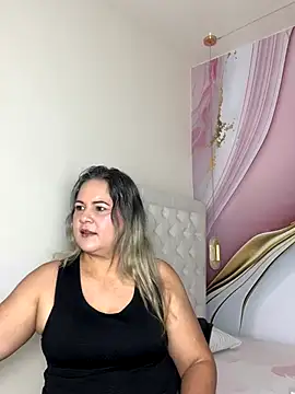 Snapshot of Lucy_Milf_474 chatting on September 27, 12:34 pm Lucy Milf 474 online show from September 27, 12:34 pm