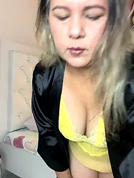Snapshot of Lucy_Milf_474 chatting on September 17, 12:14 pm Lucy Milf 474 online show from September 17, 12:14 pm