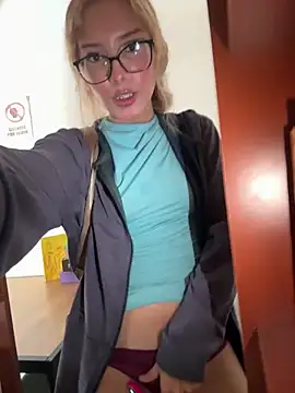 SweetBunnyGF online show from April 6, 8:21 pm