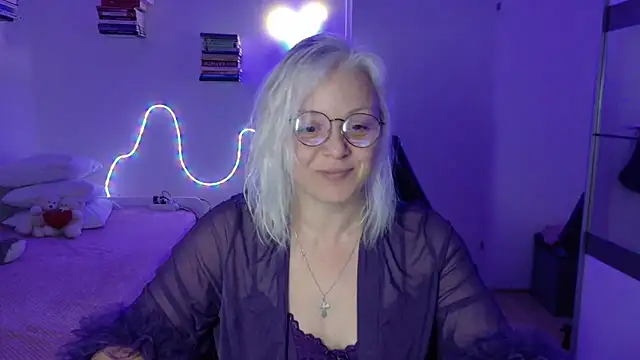 Linsy Kim online show from April 18, 7:07 pm