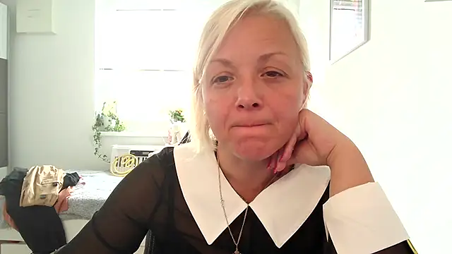 Snapshot of Linsy_Kim chatting on September 26, 8:45 am Linsy Kim online show from September 26, 8:45 am