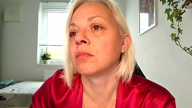 Linsy Kim online show from November 2, 9:02 am