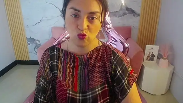 Snapshot of tamara_ch1 chatting on October 8, 3:33 am tamara ch1 online show from October 8, 3:33 am