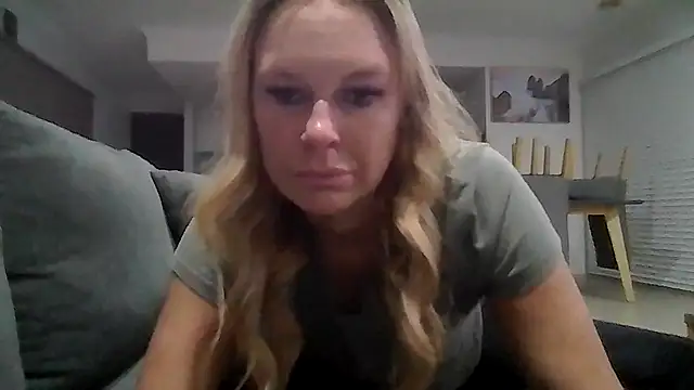 imyourgoodgirl69 online show from September 20, 12:47 pm