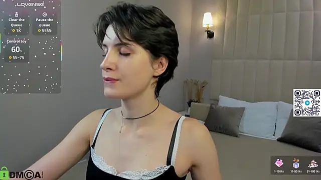 Snapshot of Adeline_Perle chatting on September 29, 4:17 am Adeline Perle online show from September 29, 4:17 am