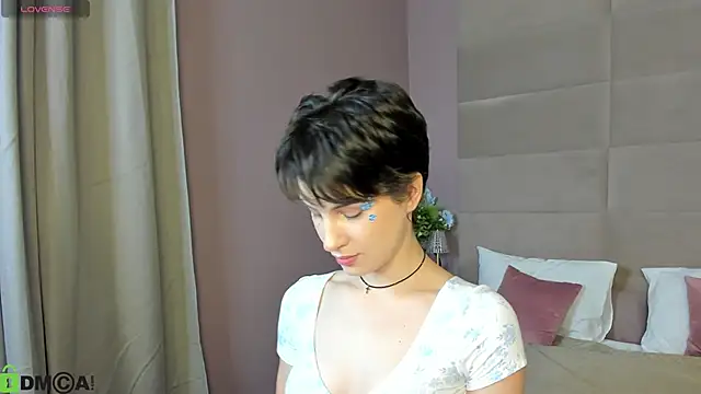 Snapshot of Adeline_Perle chatting on September 11, 1:06 am Adeline Perle online show from September 11, 1:06 am