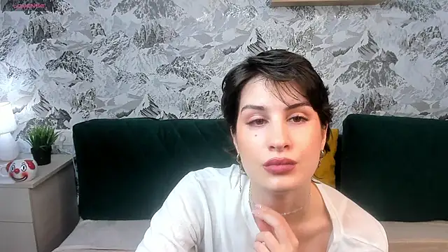 Snapshot of Adeline_Perle chatting on October 8, 1:43 am Adeline Perle online show from October 8, 1:43 am