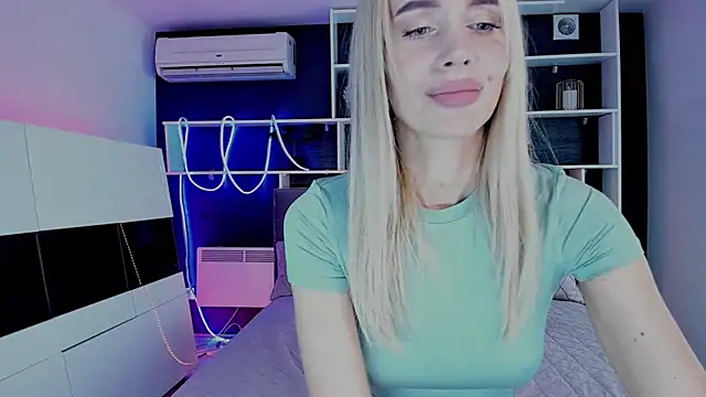 Snapshot of SabrinaSharm chatting on October 17, 11:57 am SabrinaSharm online show from October 17, 11:57 am