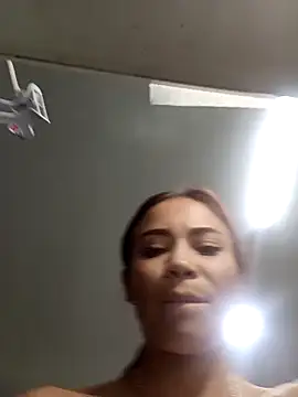 dulcelatin21 online show from December 16, 12:05 am