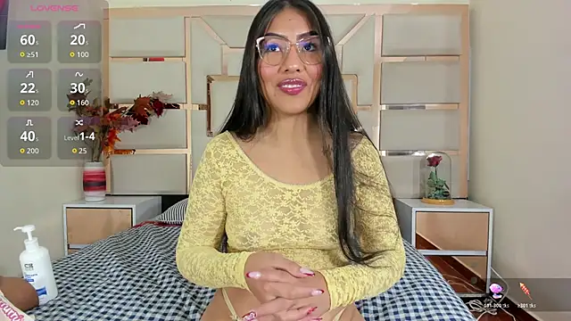 luna maisonn online show from June 27, 1:17 pm