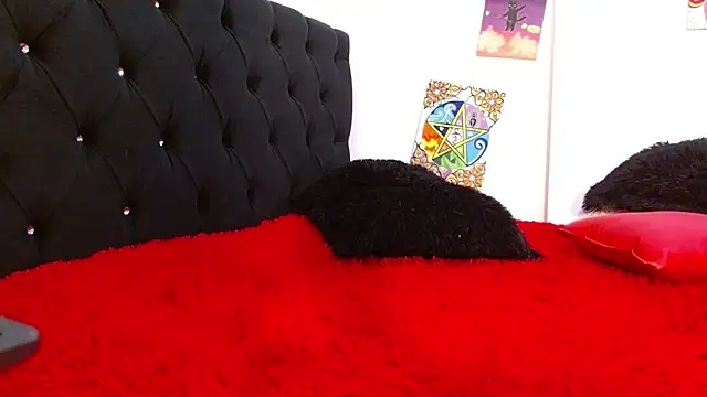 Divinejewel444 online show from October 31, 9:24 am