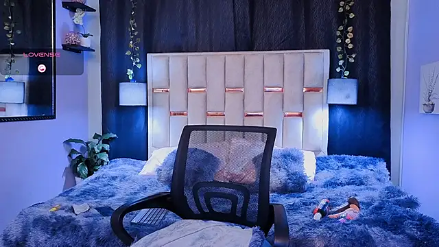 melody-rouss online show from September 19, 3:38 am