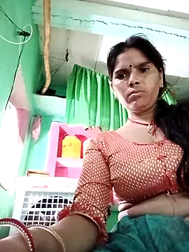 Snapshot of Sexy_queeny chatting on October 31, 10:19 am Sexy queeny online show from October 31, 10:19 am