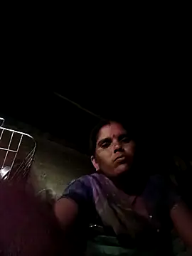 Snapshot of Sexy_queeny chatting on October 2, 1:05 pm Sexy queeny online show from October 2, 1:05 pm