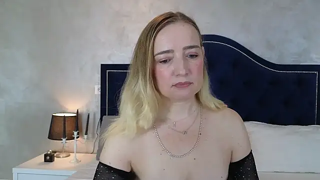 Snapshot of Blue_Angel_Sweet chatting on October 6, 3:34 am Blue Angel Sweet online show from October 6, 3:34 am