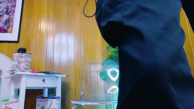 Zafiro Gem  online show from November 14, 7:36 pm