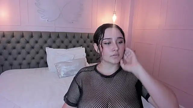 Snapshot of Briana_24 chatting on October 12, 6:21 pm Briana 24 online show from October 12, 6:21 pm