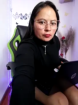 Snapshot of Daliz_Leon chatting on September 9, 6:19 pm Daliz Leon online show from September 9, 6:19 pm