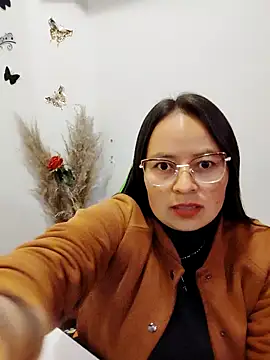 Snapshot of Daliz_Leon chatting on October 1, 1:32 am Daliz Leon online show from October 1, 1:32 am