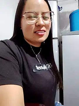Snapshot of Daliz_Leon chatting on September 13, 1:02 am Daliz Leon online show from September 13, 1:02 am